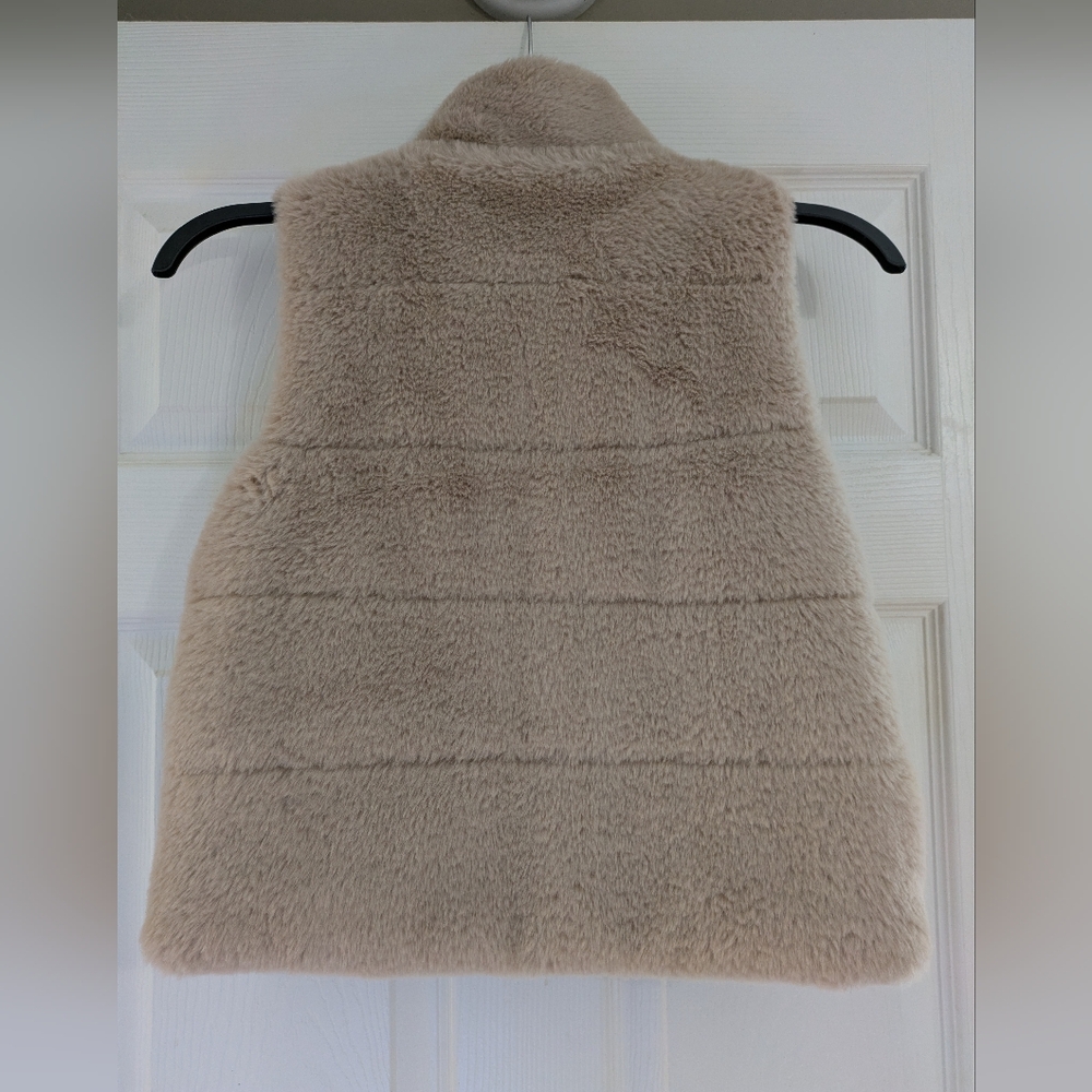 Altar'd State Beige Light Tan Faux Fur Zip Up Pocketed Vest XS - Picture 2 of 4